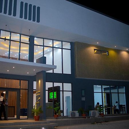 Hotel Capitol إيكجا المظهر الخارجي الصورة