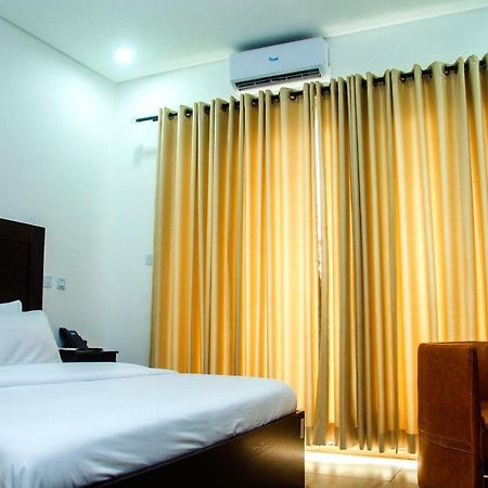 Hotel Capitol إيكجا المظهر الخارجي الصورة