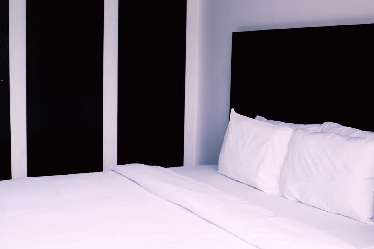 Hotel Capitol إيكجا المظهر الخارجي الصورة