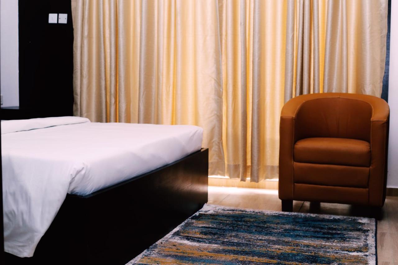 Hotel Capitol إيكجا المظهر الخارجي الصورة