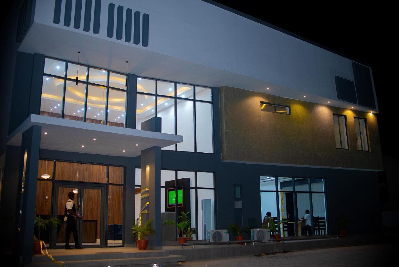 Hotel Capitol إيكجا المظهر الخارجي الصورة
