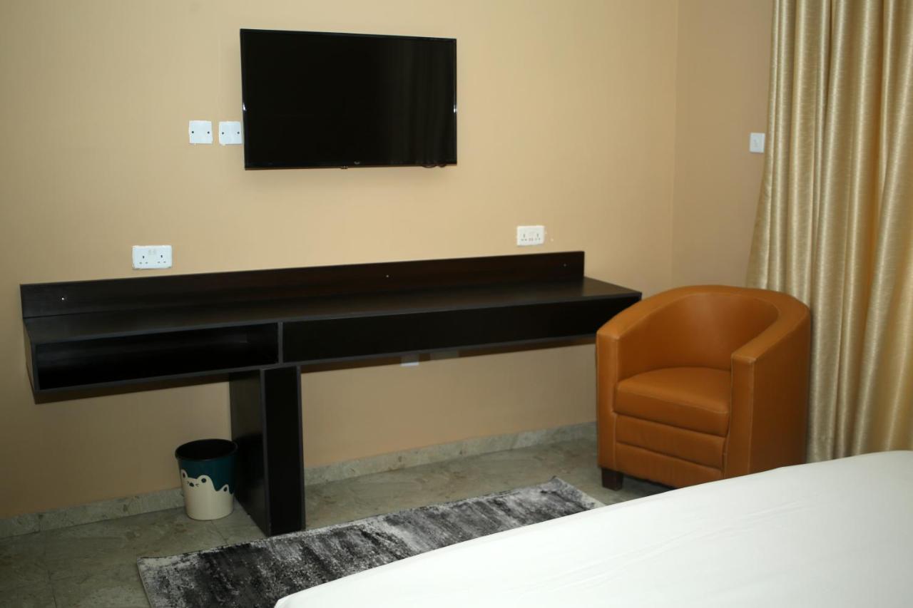 Hotel Capitol إيكجا المظهر الخارجي الصورة