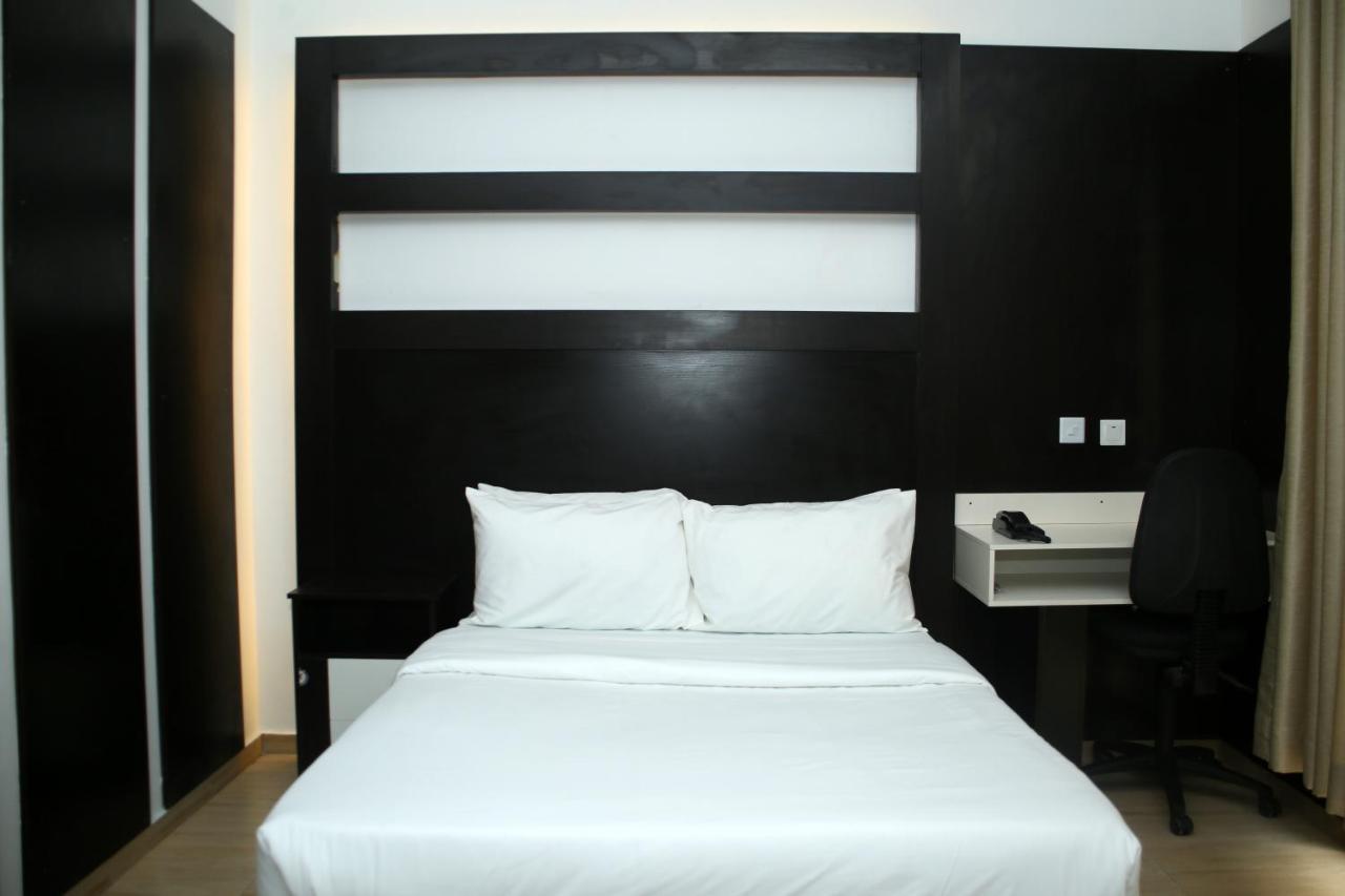 Hotel Capitol إيكجا المظهر الخارجي الصورة