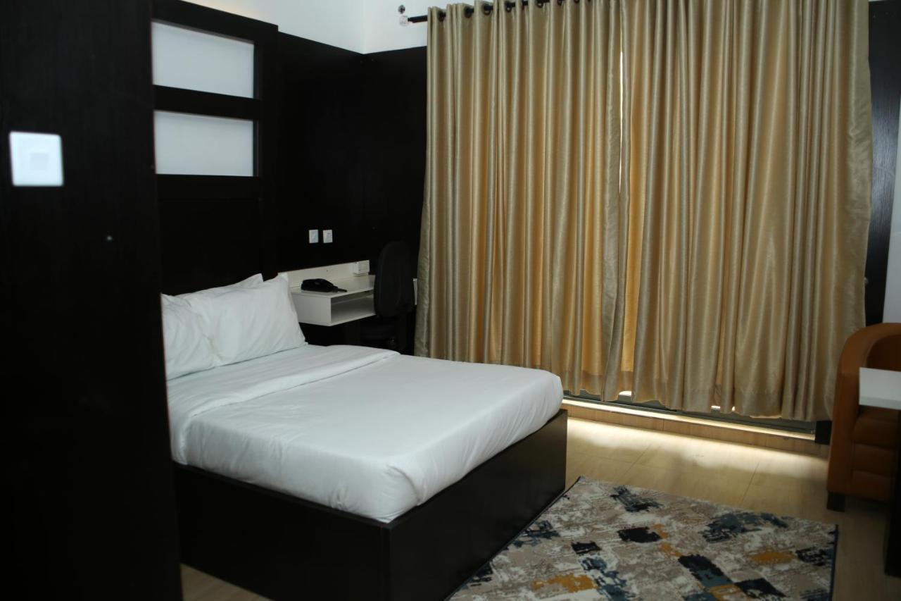 Hotel Capitol إيكجا المظهر الخارجي الصورة