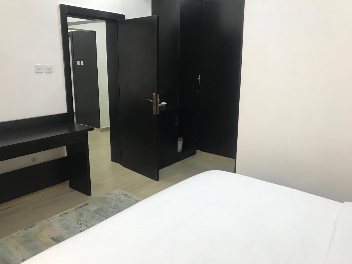 Hotel Capitol إيكجا المظهر الخارجي الصورة