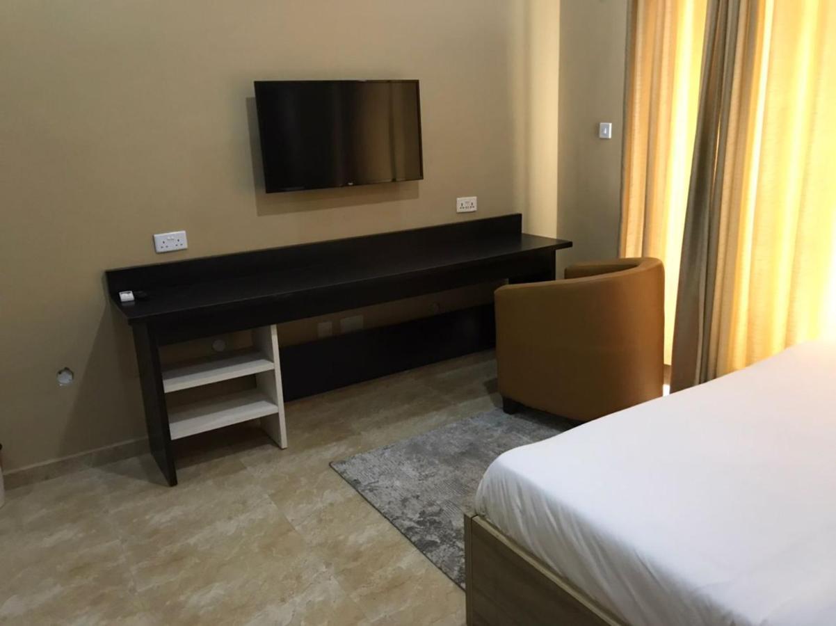 Hotel Capitol إيكجا المظهر الخارجي الصورة