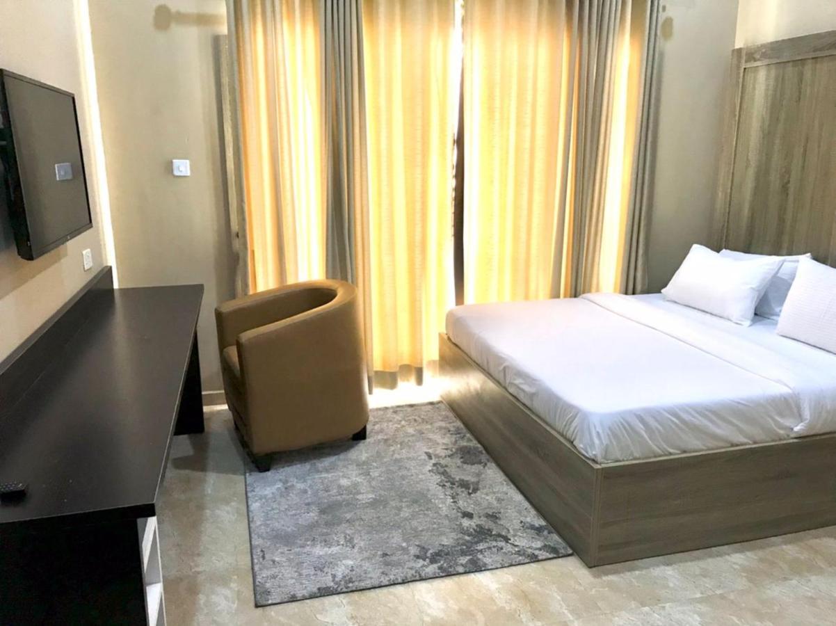 Hotel Capitol إيكجا المظهر الخارجي الصورة