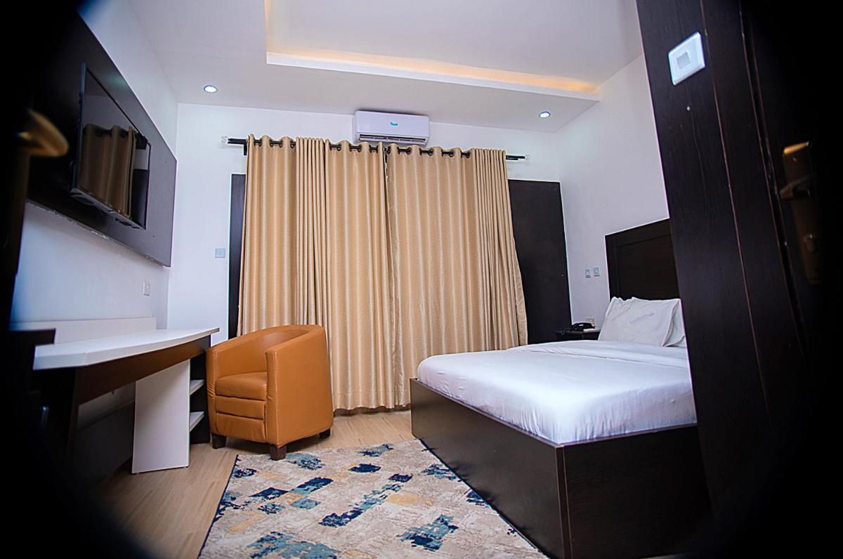 Hotel Capitol إيكجا المظهر الخارجي الصورة