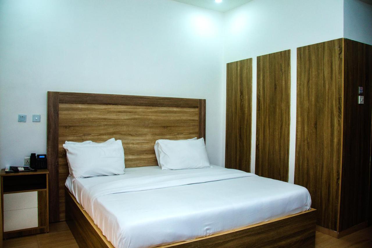 Hotel Capitol إيكجا المظهر الخارجي الصورة