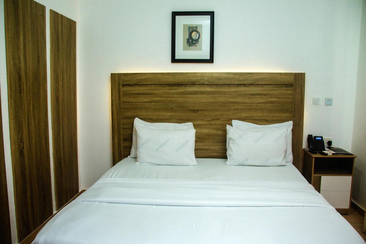 Hotel Capitol إيكجا المظهر الخارجي الصورة