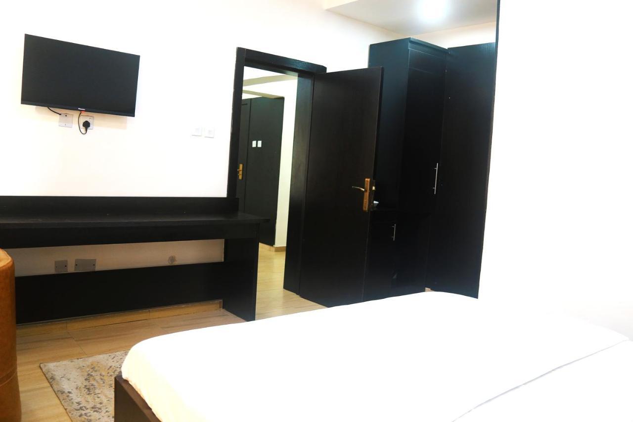 Hotel Capitol إيكجا المظهر الخارجي الصورة