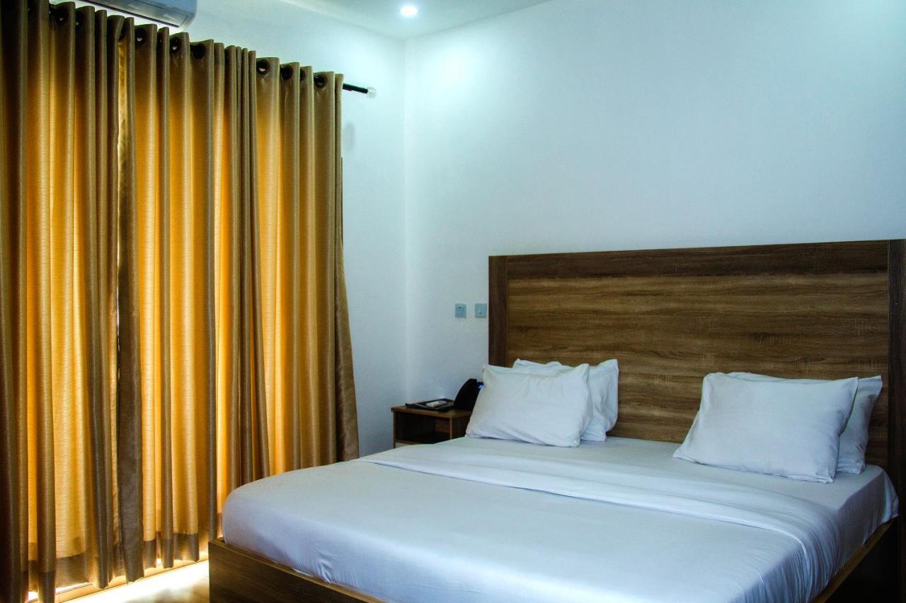 Hotel Capitol إيكجا المظهر الخارجي الصورة