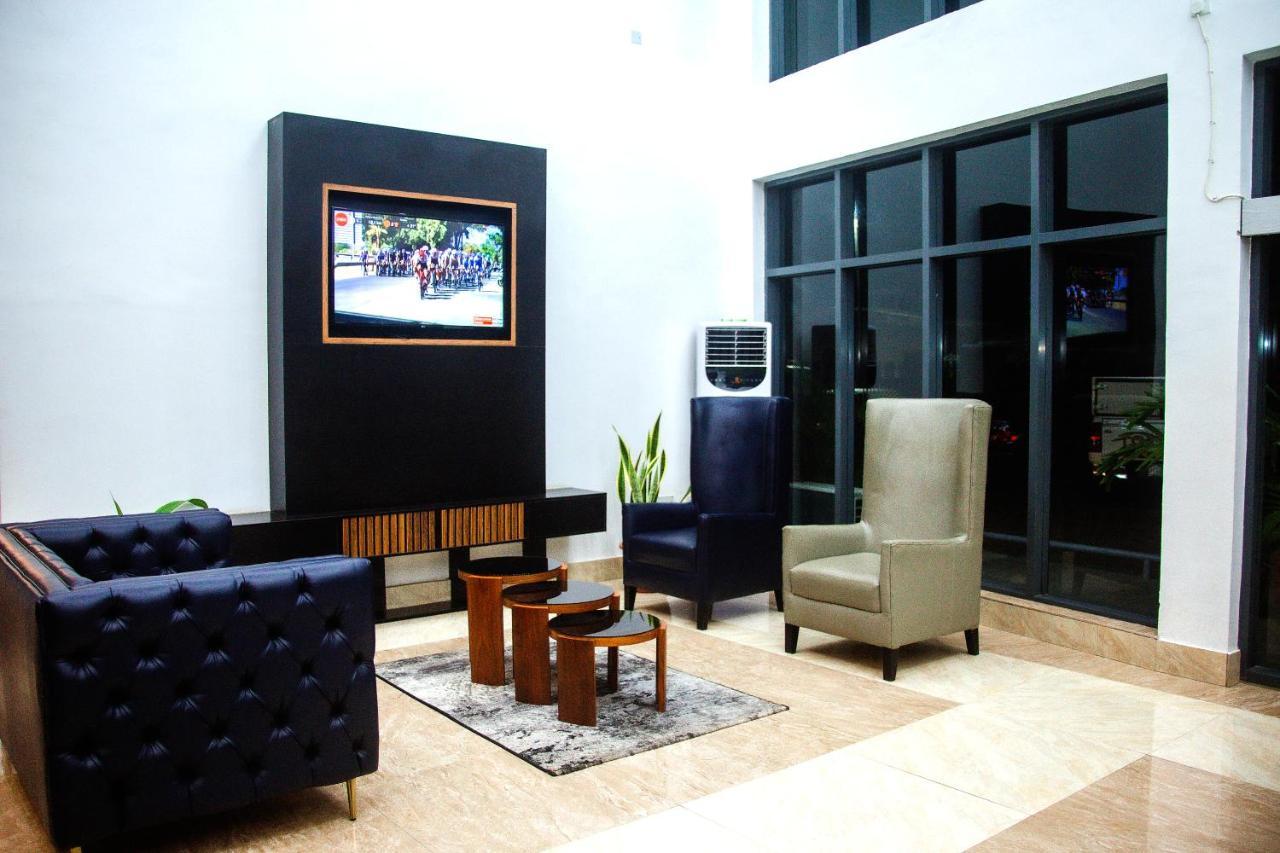 Hotel Capitol إيكجا المظهر الخارجي الصورة