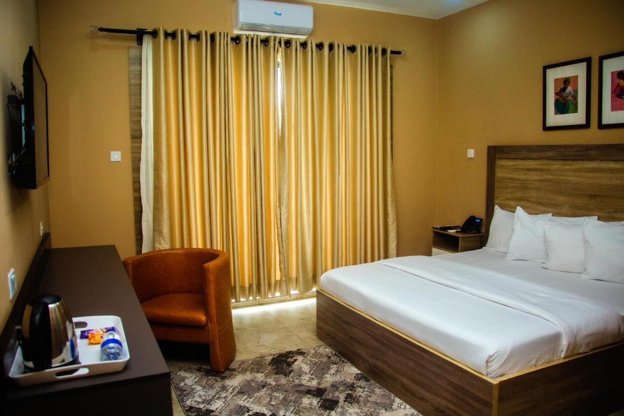 Hotel Capitol إيكجا المظهر الخارجي الصورة