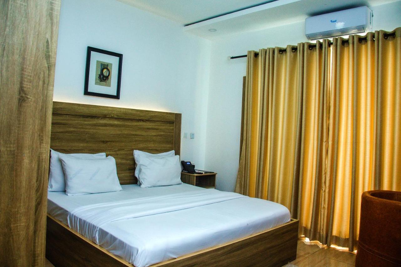 Hotel Capitol إيكجا المظهر الخارجي الصورة