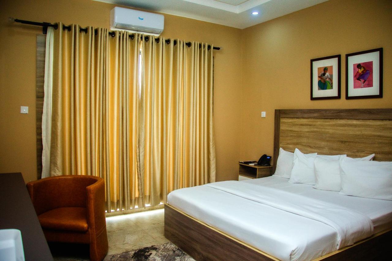 Hotel Capitol إيكجا المظهر الخارجي الصورة