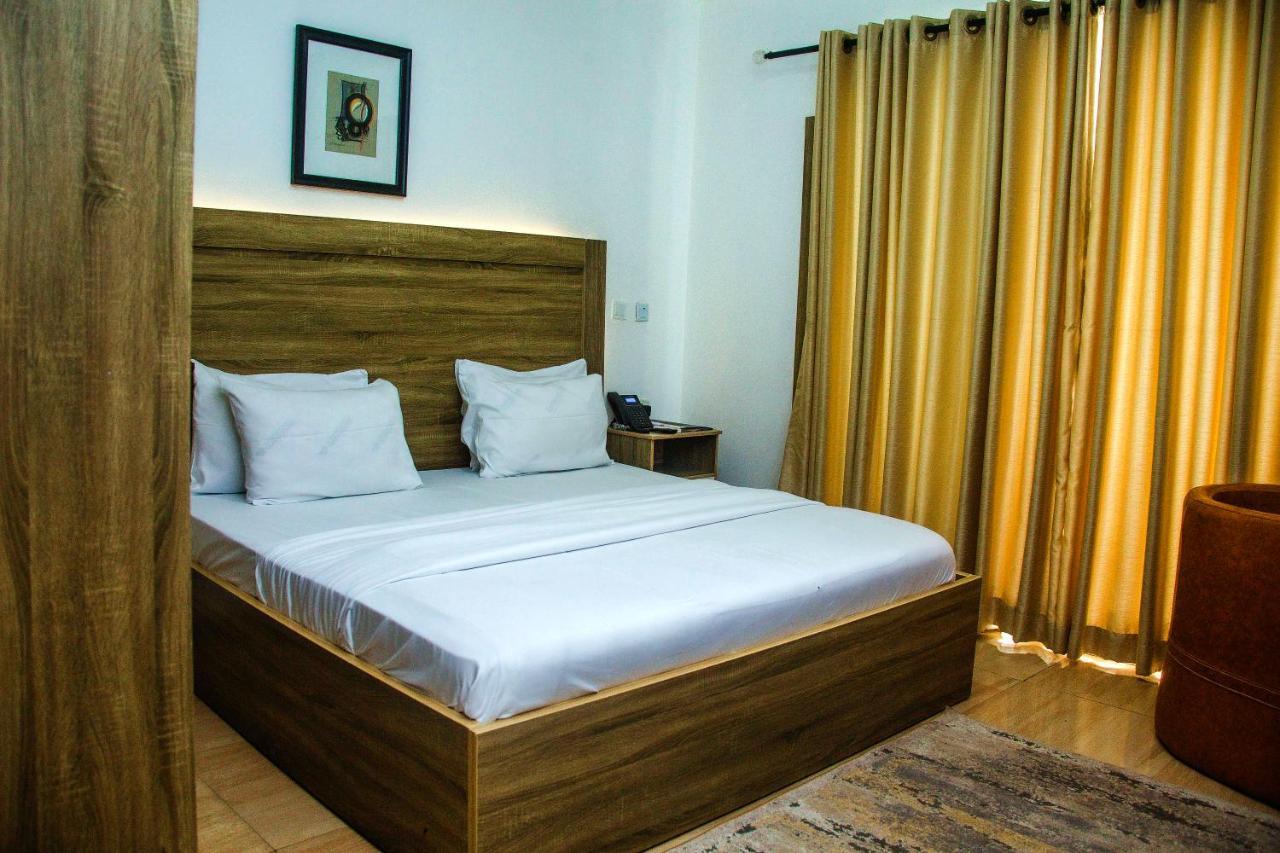 Hotel Capitol إيكجا المظهر الخارجي الصورة