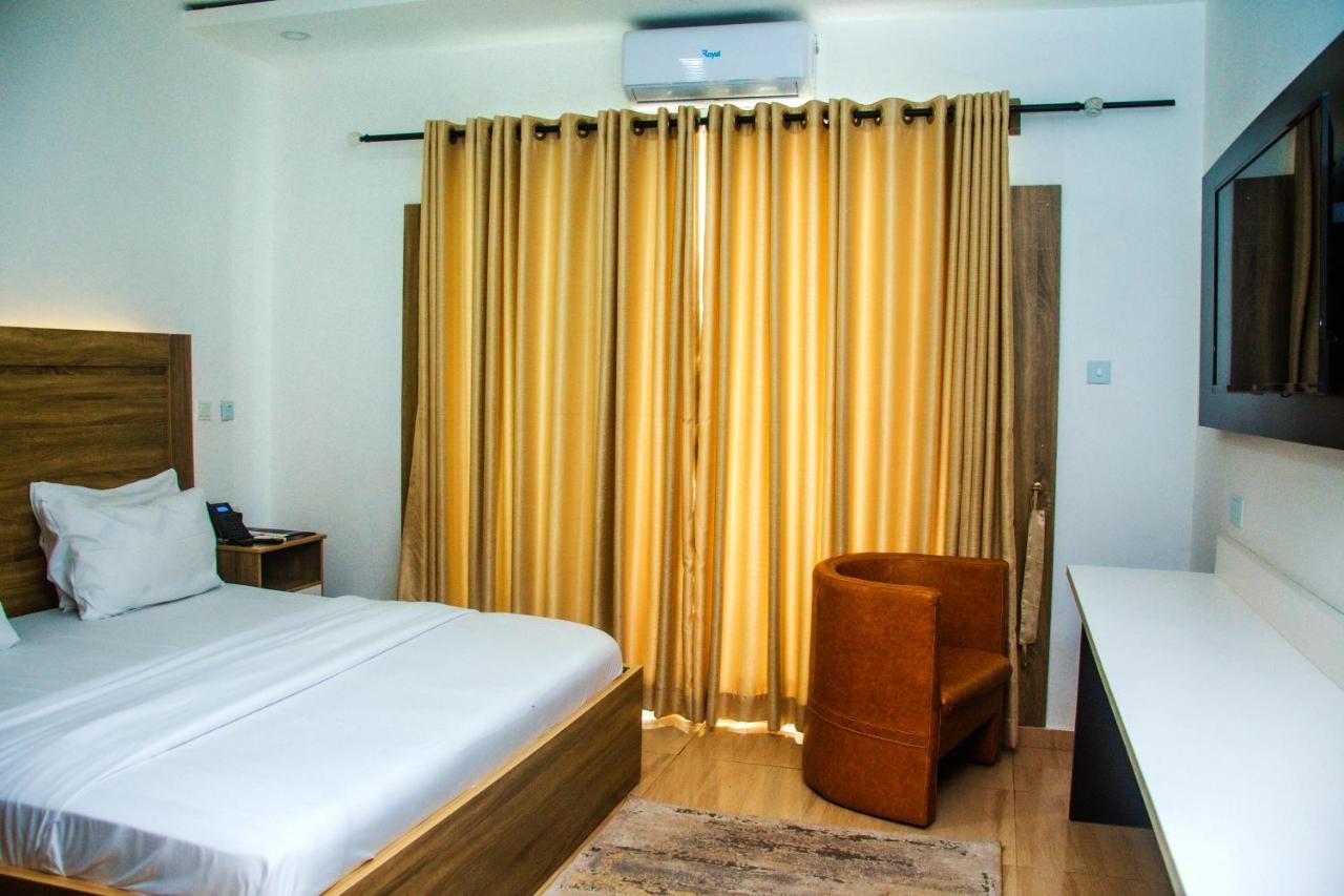 Hotel Capitol إيكجا المظهر الخارجي الصورة