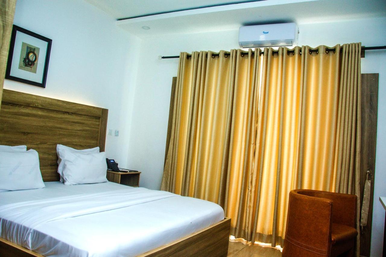 Hotel Capitol إيكجا المظهر الخارجي الصورة