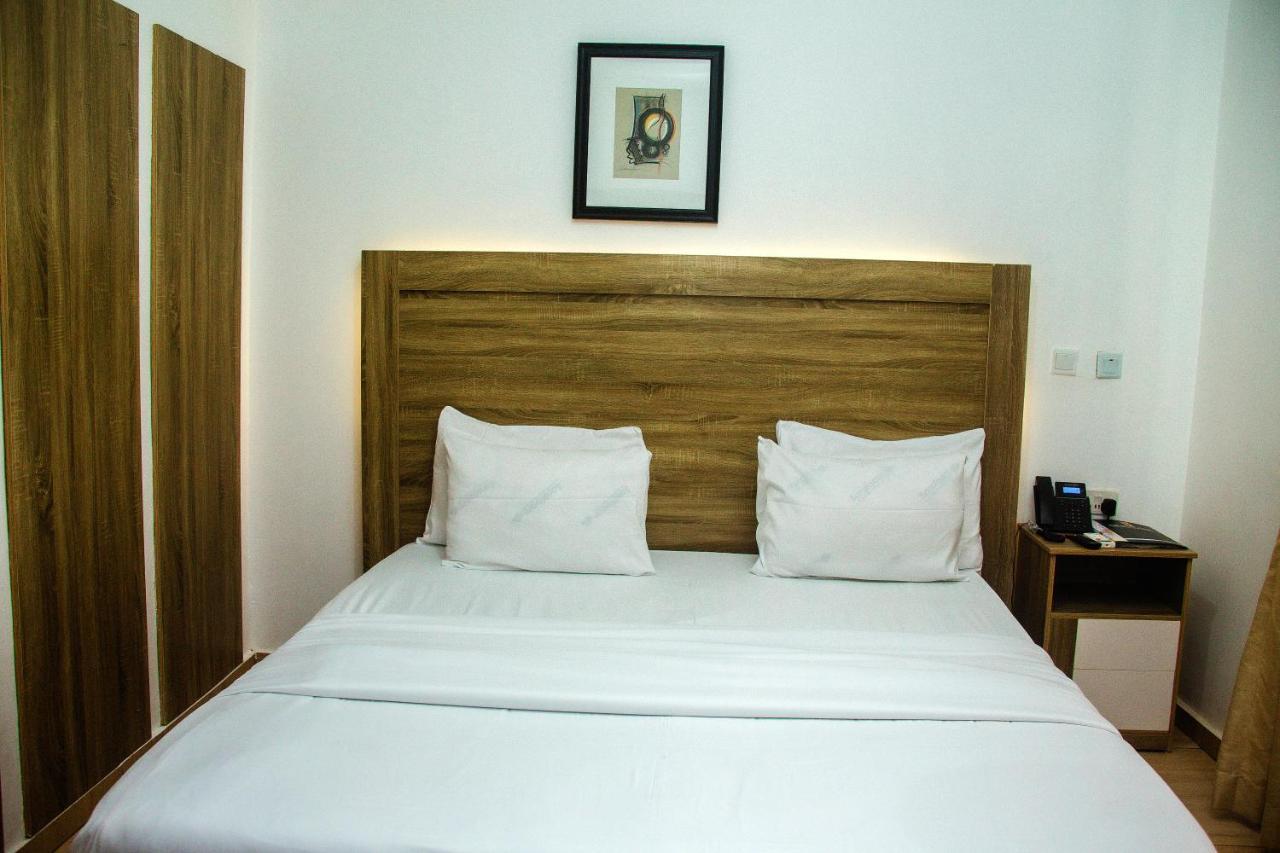 Hotel Capitol إيكجا المظهر الخارجي الصورة